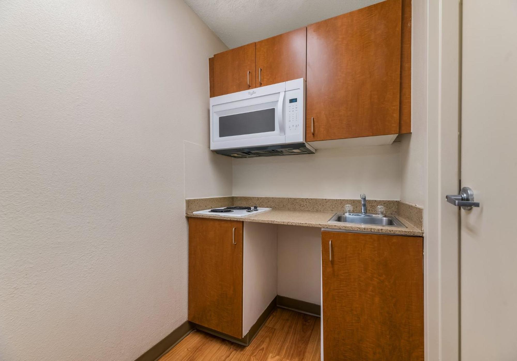 Hometowne Studios By Red Roof Orlando - Ucf Area Alafaya Εξωτερικό φωτογραφία